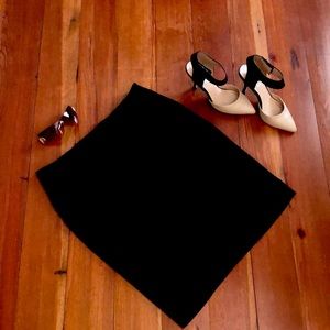 Chico’s Woman’s Black Straight Side Zip Skirt